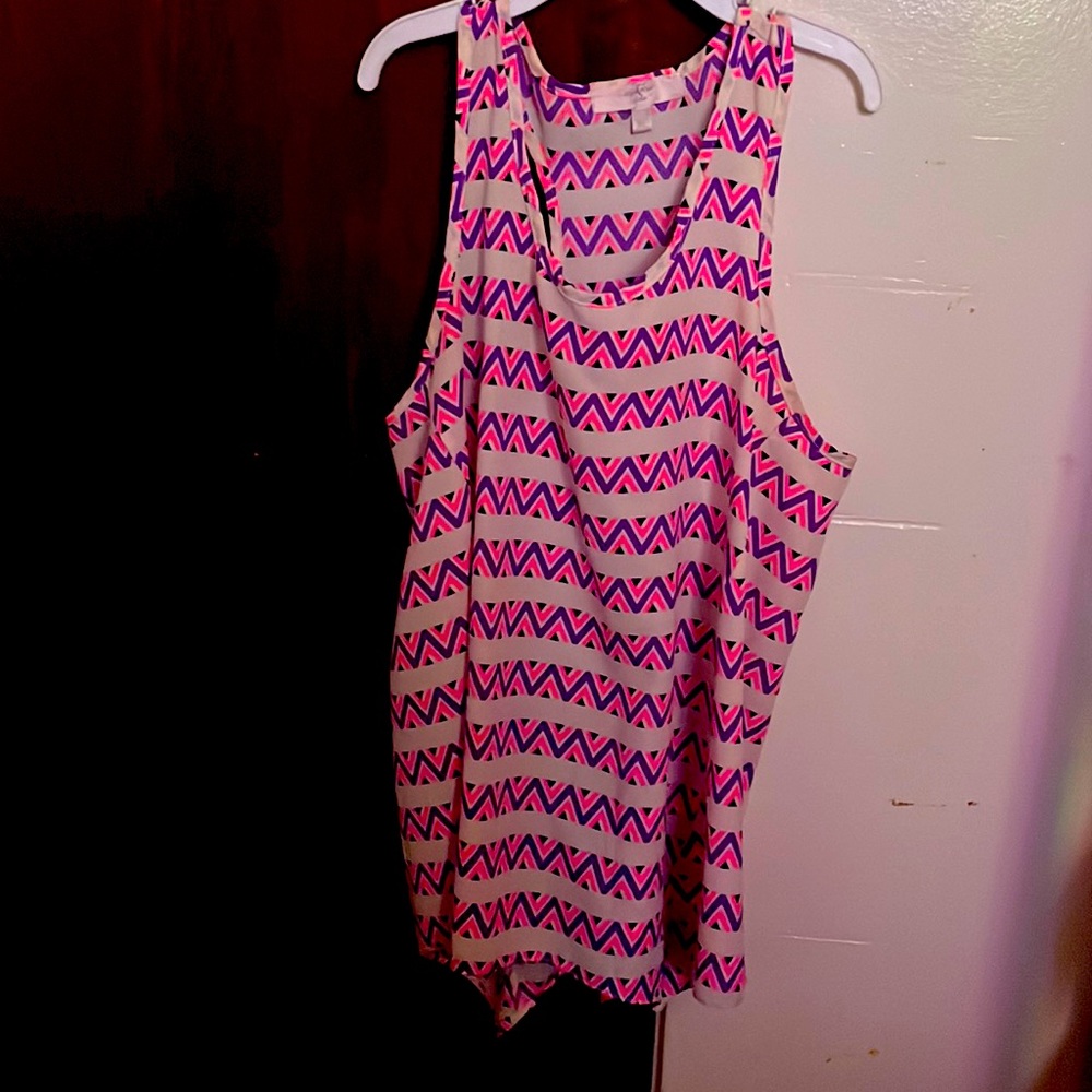 Zig zag flowing blouse.